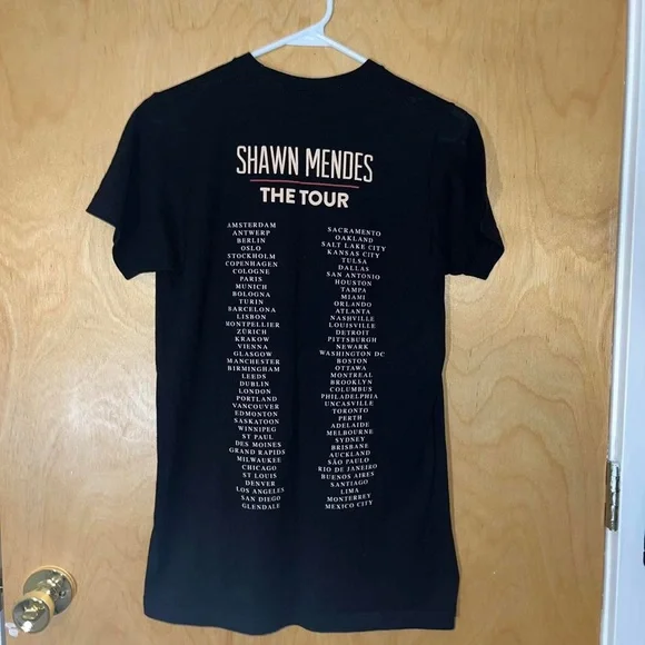 Shawn Mendes 2019 Tour Black Rose Shirt- Size Small - Picture 3 of 4